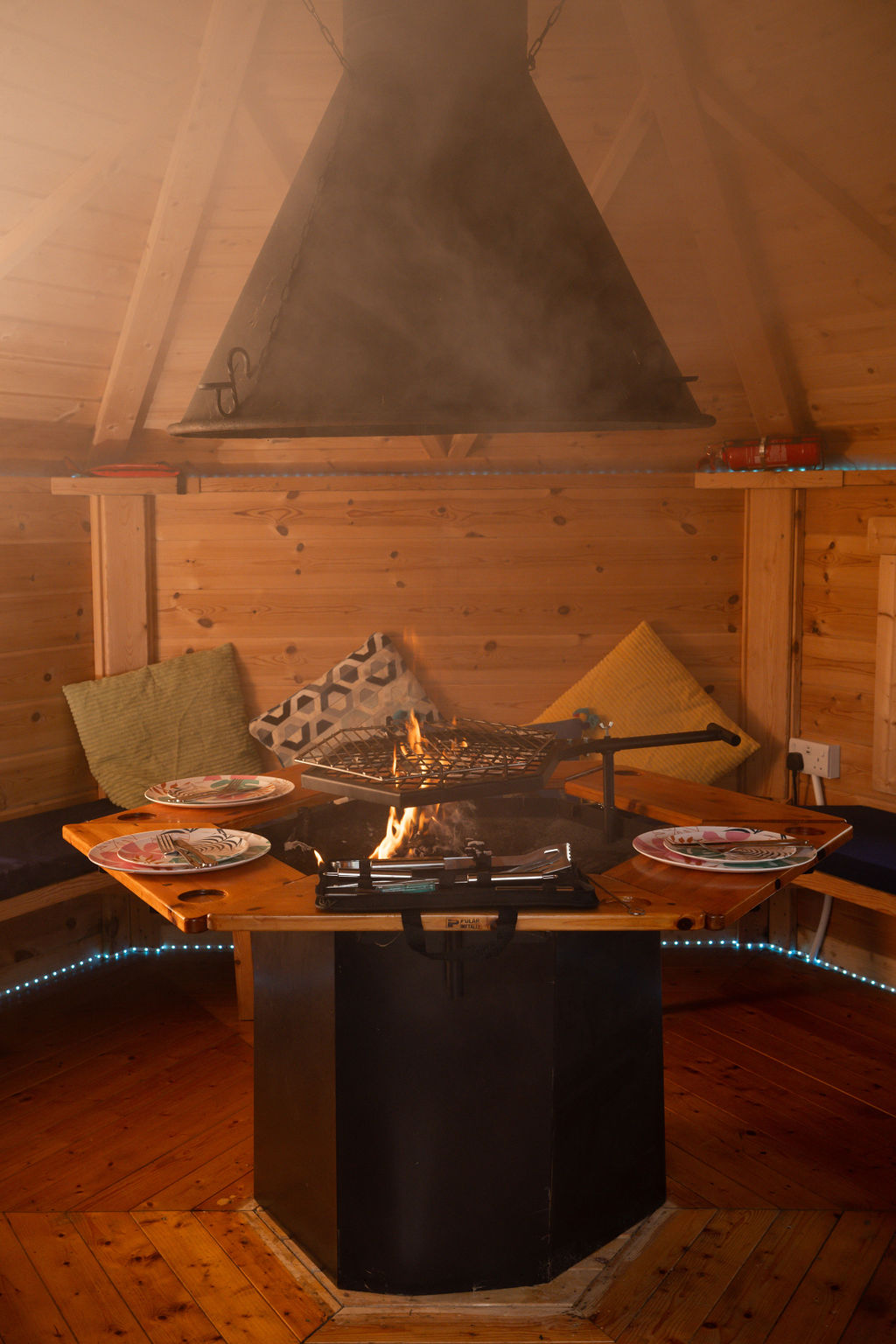 A cosy lakeside BBQ evening